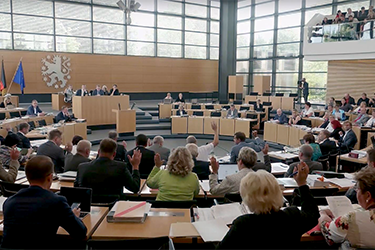 Abgeordnete im Thüringer Landtag während einer Plenarsitzung