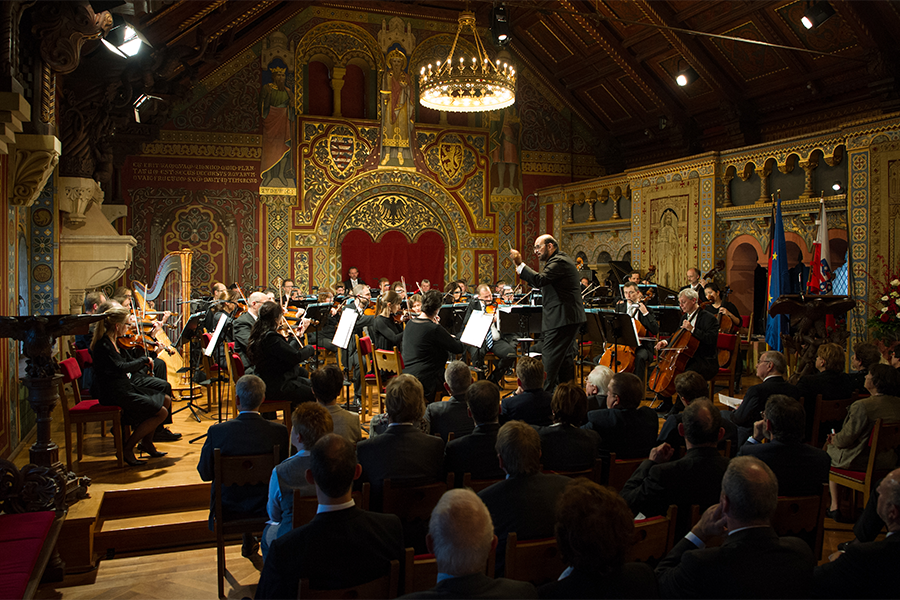 Blick in den gefüllten Festsaal auf der Wartburg 