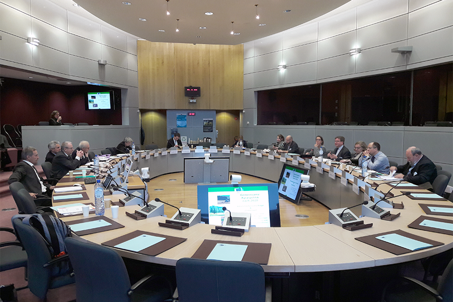 Mitglieder des Europaausschusses im Emergency Response Coordination Centre in Brüssel