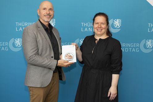 Petitionsbericht übergeben