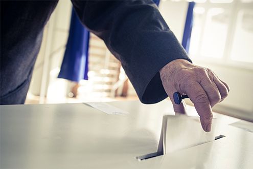 Wahlurne während einer Abstimmung 