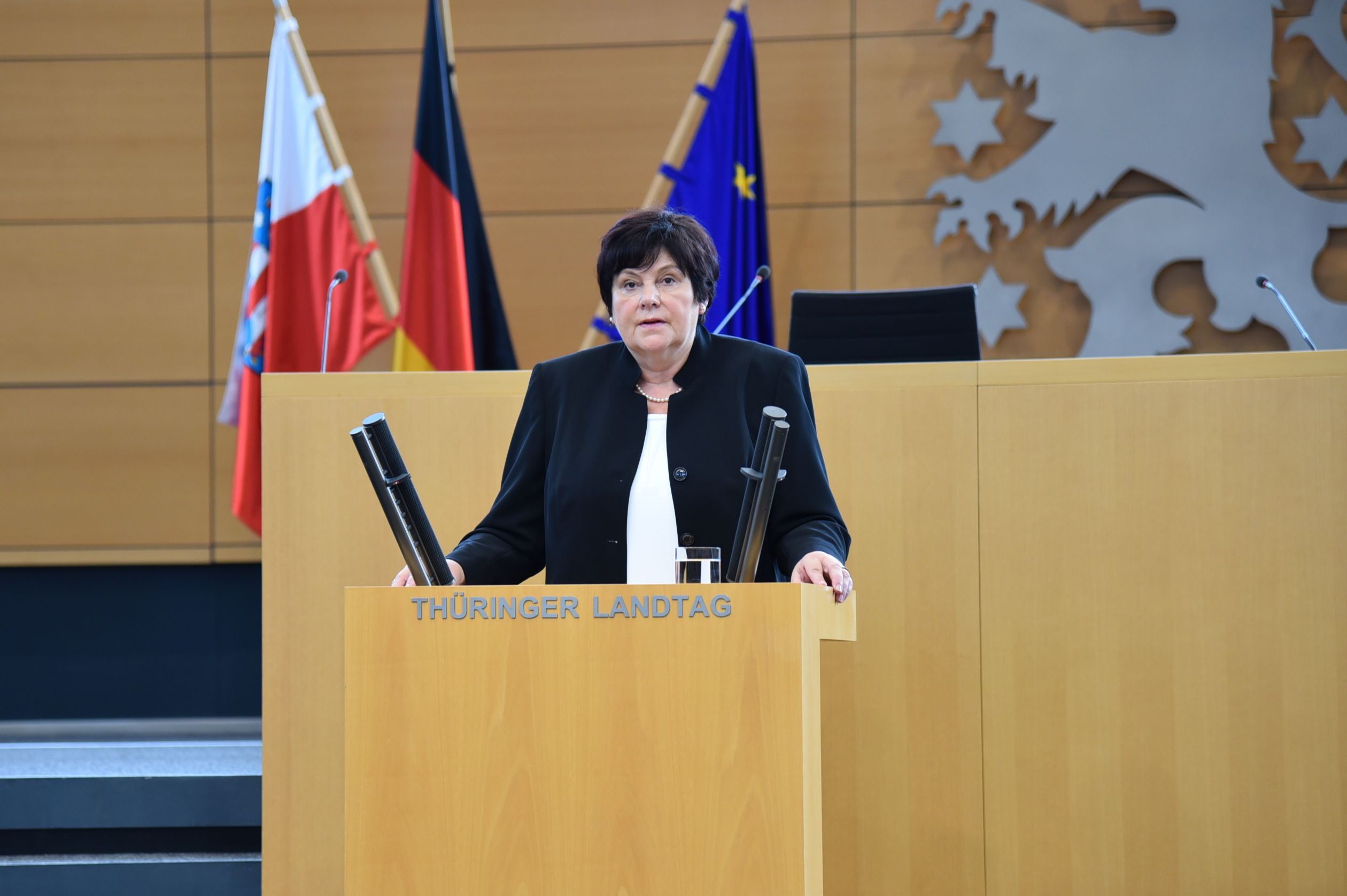 Vizepräsidentin Margit Jung hält eine Rede 