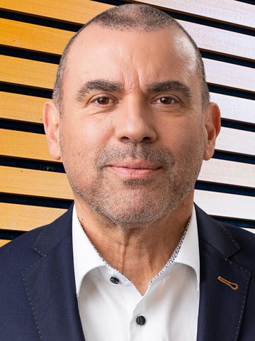 Dr. Stefan Wogawa