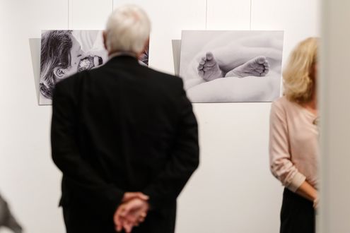Eröffnung der Ausstellung „ich bin…“ – Weil jedes Kind Spuren hinterlässt