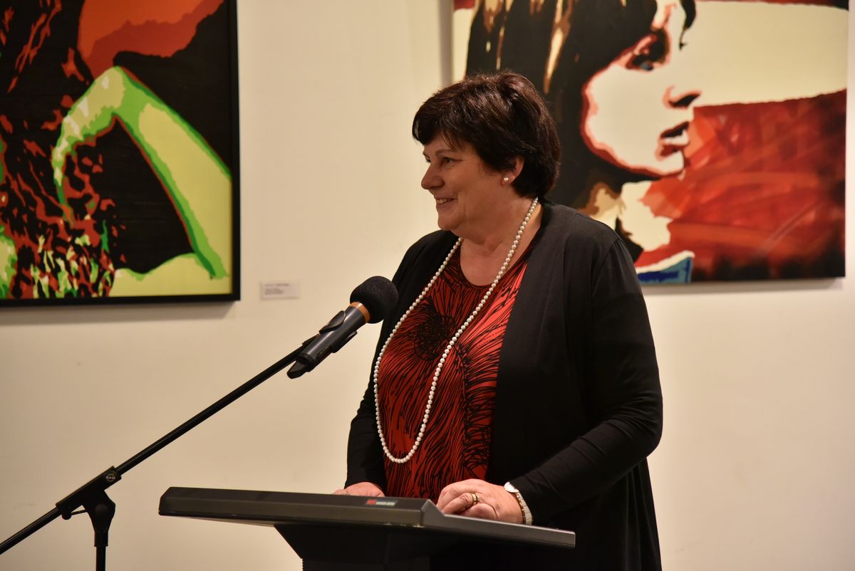 Vizepräsidentin Margit Jung eröffnet die Ausstellung
